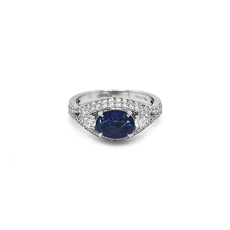 Nhẫn vàng đính sapphire và kim cương
