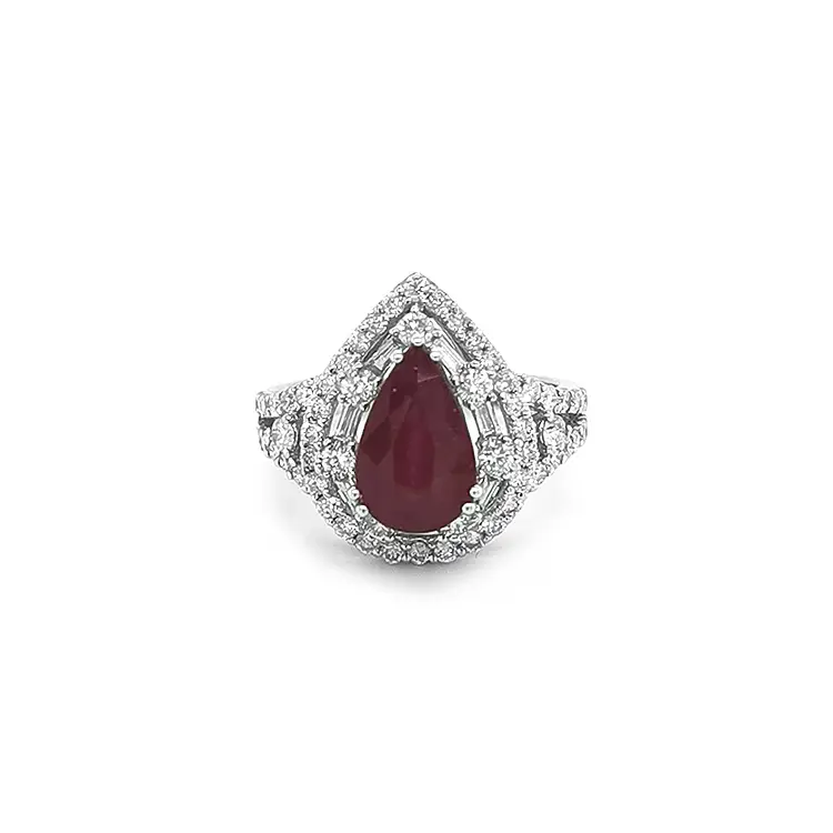 Nhẫn vàng đính ruby và kim cương