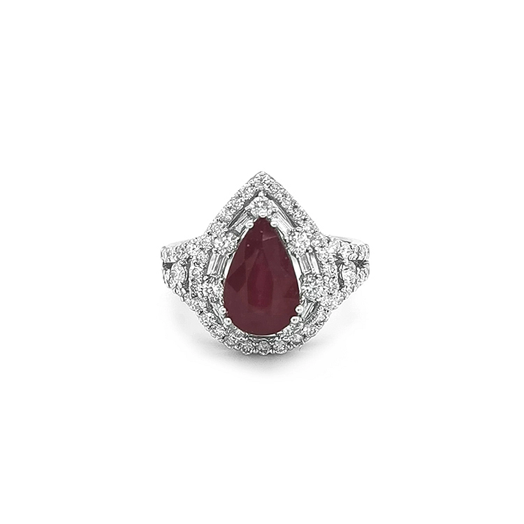Nhẫn vàng đính ruby và kim cương