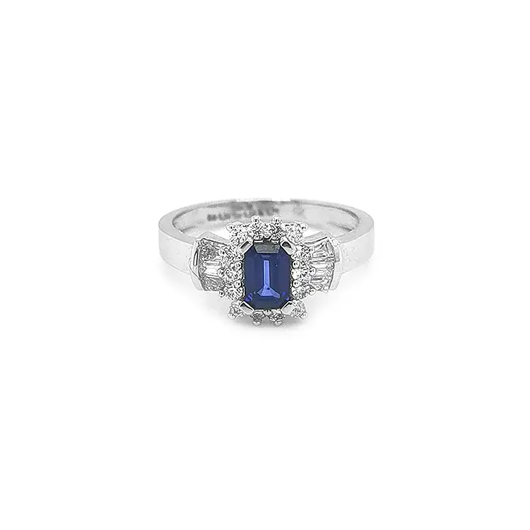 Nhẫn vàng đính sapphire và kim cương