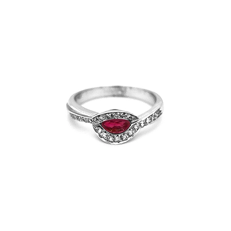 Nhẫn vàng đính ruby và kim cương