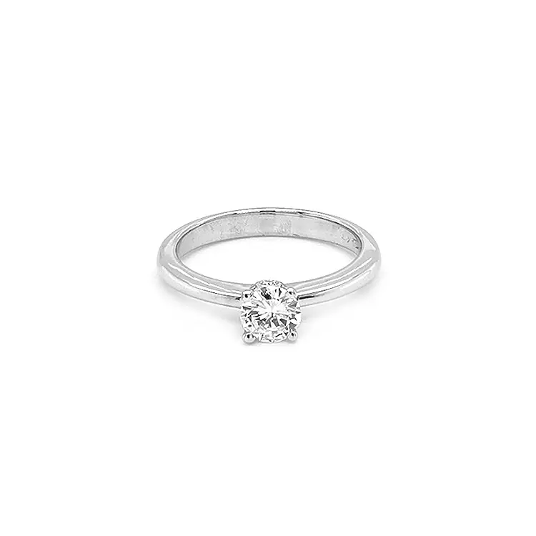 Nhẫn đính hôn bằng vàng có kim cương