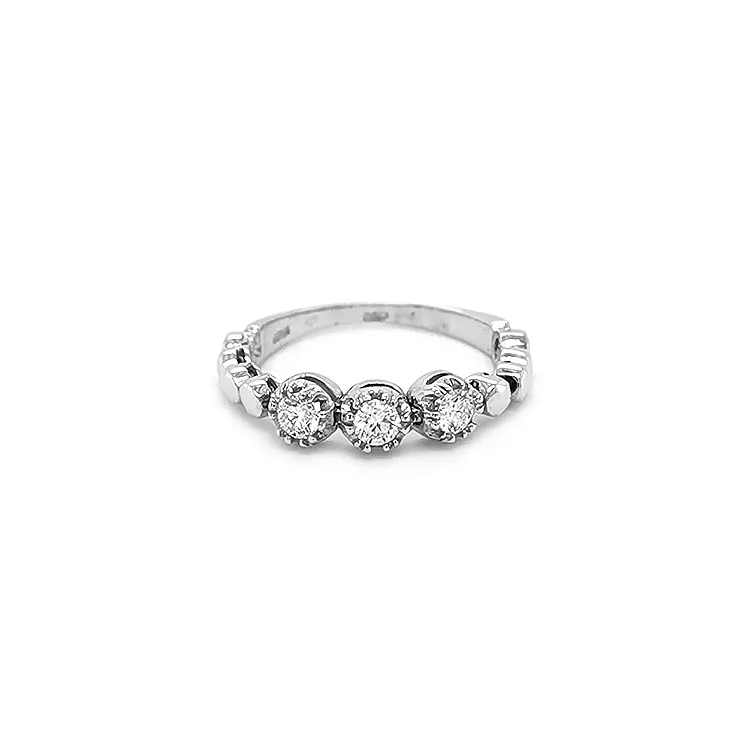 Nhẫn vàng đính kim cương