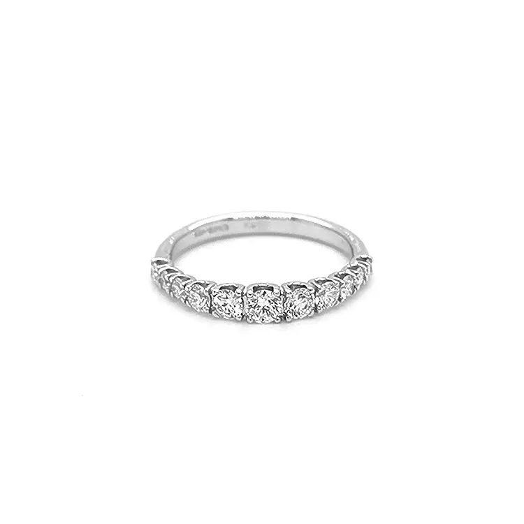 Nhẫn vàng đính kim cương