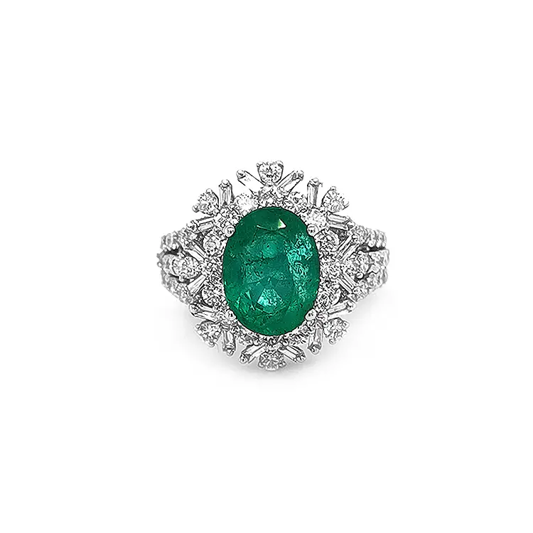 Nhẫn vàng đính ngọc lục bảo và kim cương