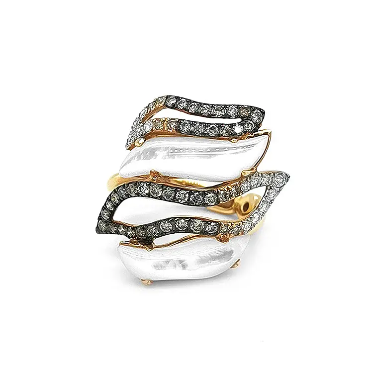 Nhẫn vàng đính ngọc trai và kim cương màu