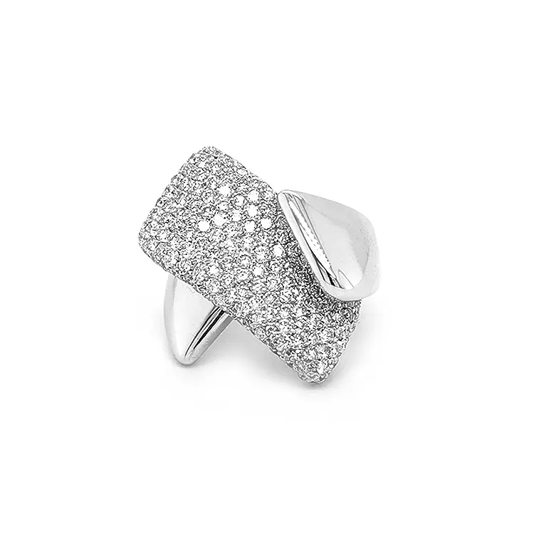 Nhẫn vàng đính kim cương