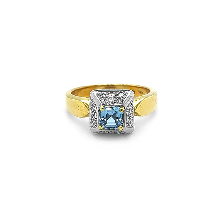 Nhẫn vàng đính đá aquamarine và kim cương