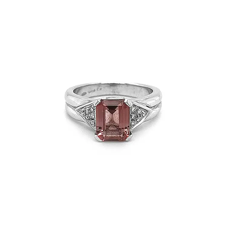 Nhẫn vàng đính đá tourmaline hồng