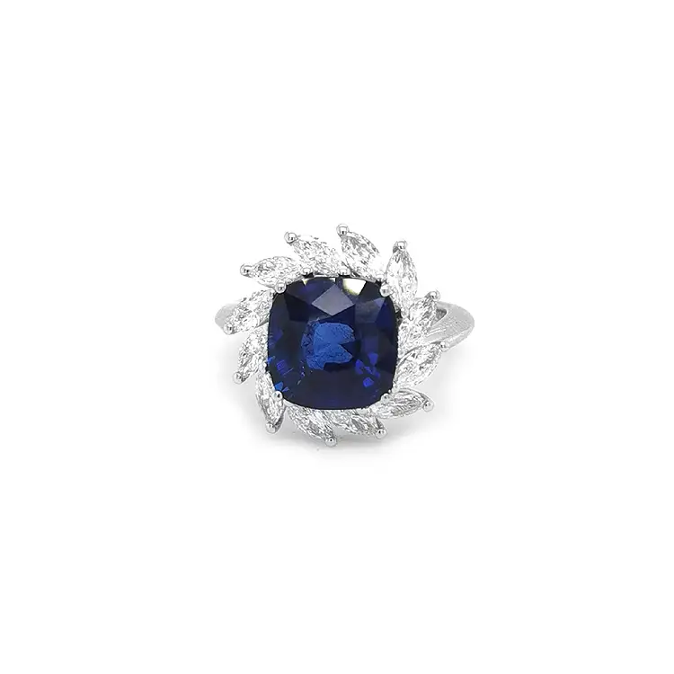 Nhẫn vàng đính sapphire và kim cương