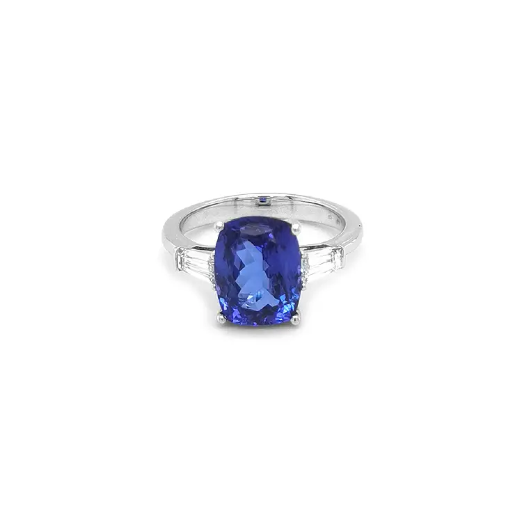 Nhẫn đính hôn bằng vàng với Tanzanite và kim cương
