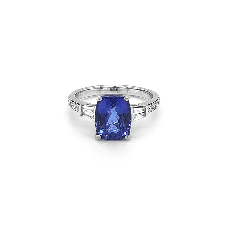 Nhẫn vàng đính Tanzanite và kim cương