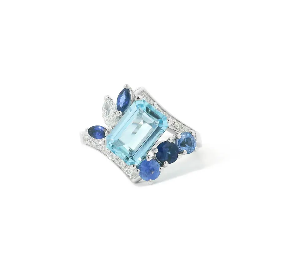 Nhẫn độc quyền với đá aquamarine, đá sapphire lấp lánh và kim cương