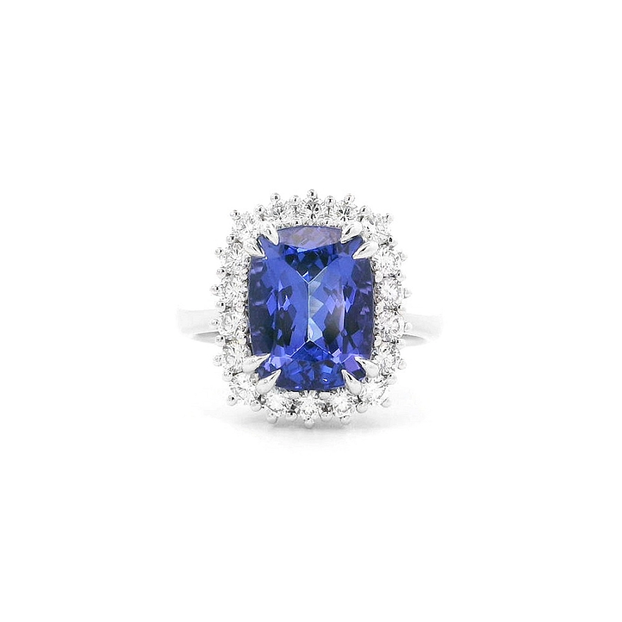 Nhẫn cao cấp với đá Tanzanite được bao quanh bởi kim cương trong vàng trắng