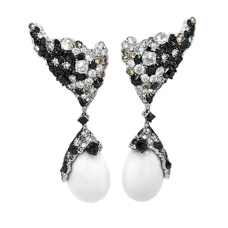 Vòng tai vàng đính ngọc thạch anh trắng và kim cương