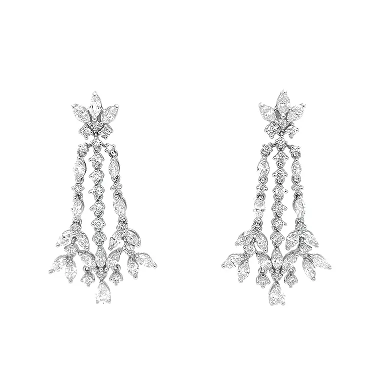 Vòng tai vàng đính kim cương