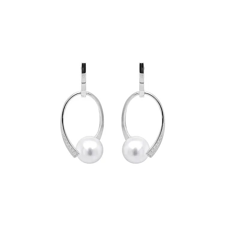 Vòng tai vàng với ngọc trai tự nhiên và kim cương