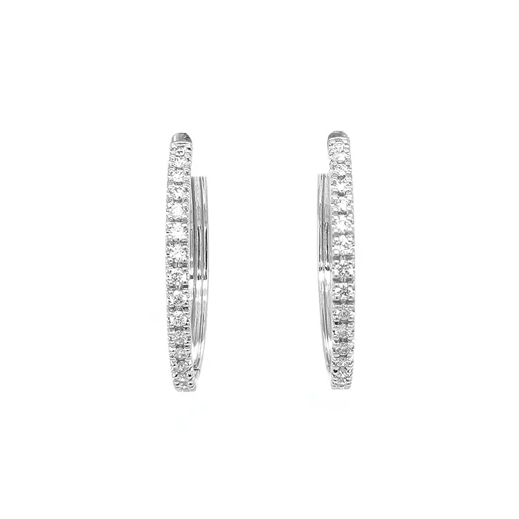 Vòng tai tròn bằng vàng đính kim cương