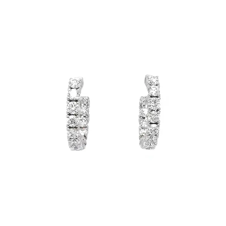 Vòng tai tròn bằng vàng đính kim cương