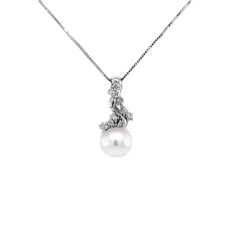 Mặt dây chuyền vàng với ngọc trai tự nhiên và kim cương