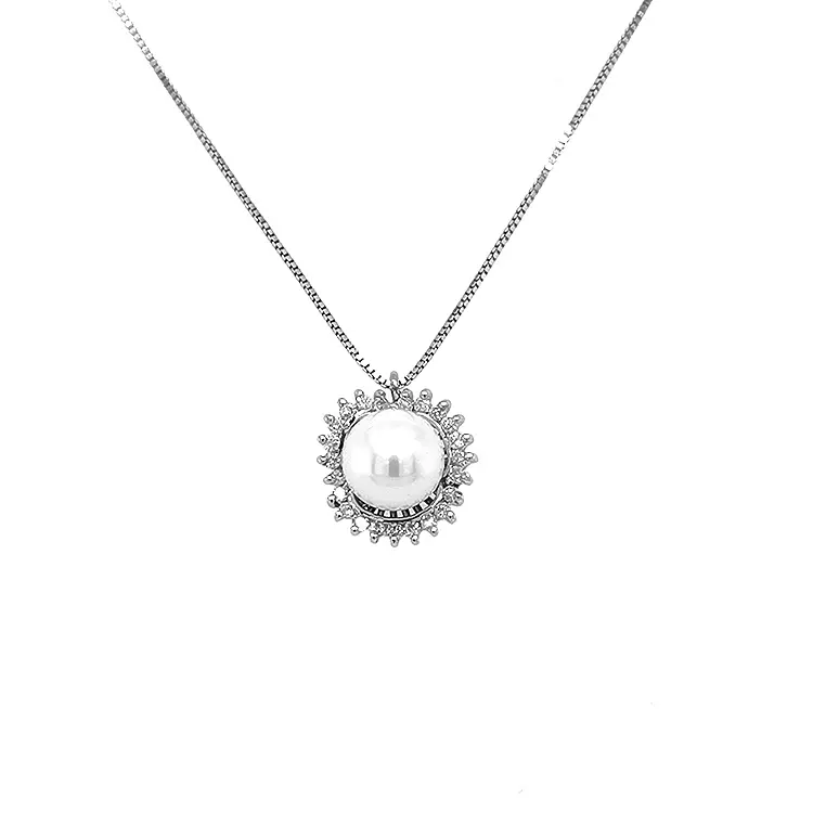 Mặt dây chuyền vàng với ngọc trai tự nhiên và kim cương