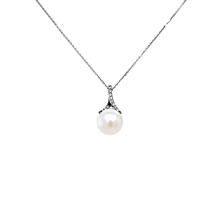 Mặt dây chuyền vàng với ngọc trai tự nhiên và kim cương