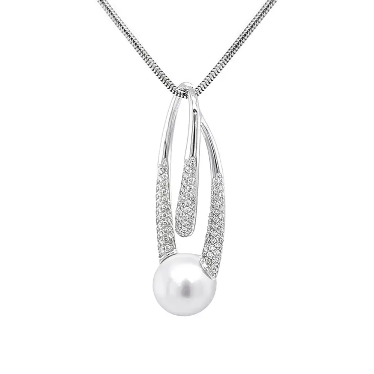 Mặt dây chuyền vàng với ngọc trai tự nhiên và kim cương