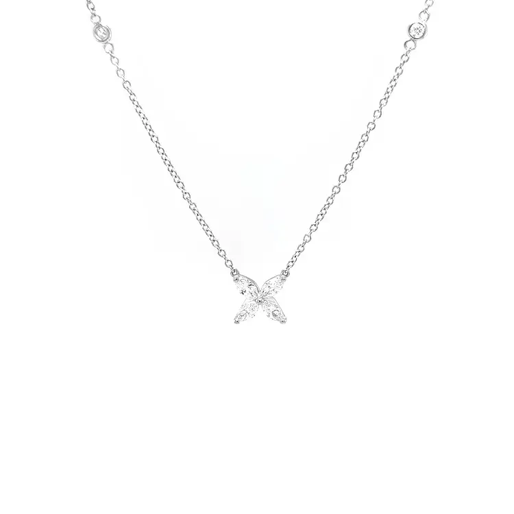 Mặt dây chuyền vàng đính kim cương