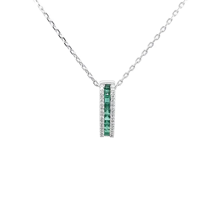 Mặt dây chuyền vàng đính ngọc lục bảo và kim cương