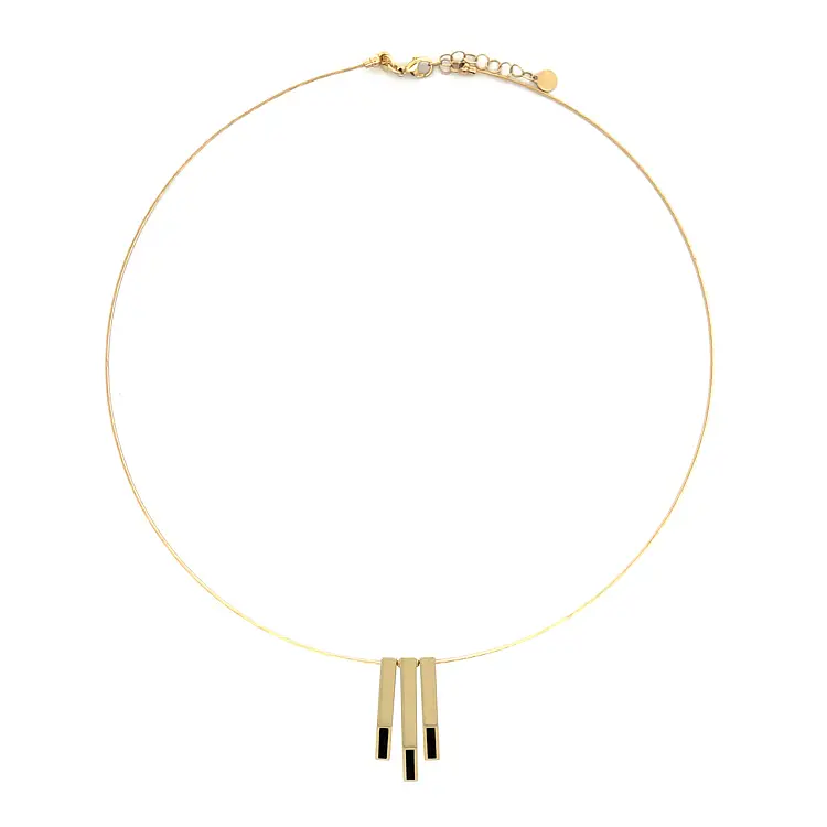 Vòng cổ vàng với men sứ