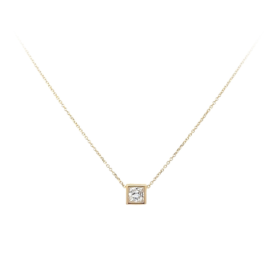 Vòng cổ kim cương vàng với đá zircon