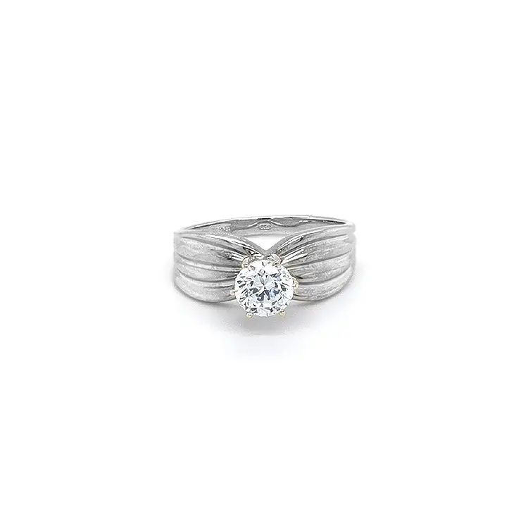 Nhẫn đính đá zircon làm từ vàng kết hợp