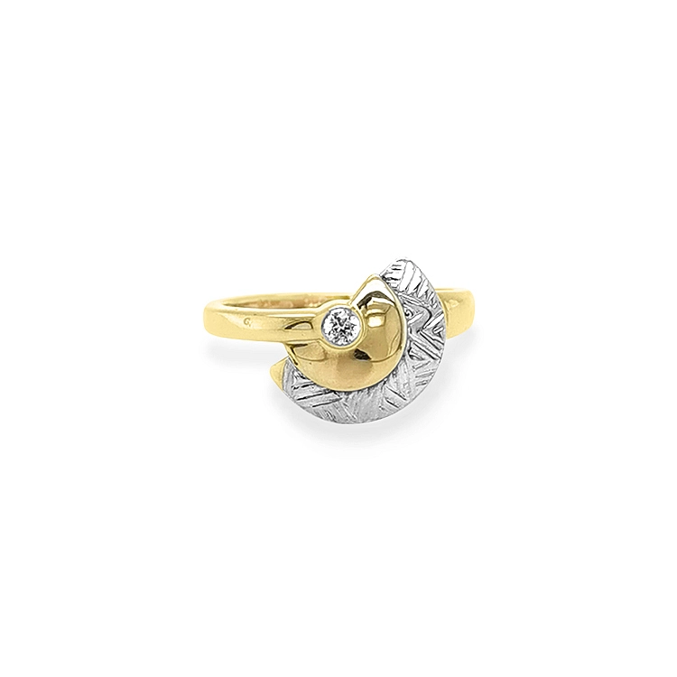 Nhẫn vàng đính zircon làm từ vàng kết hợp