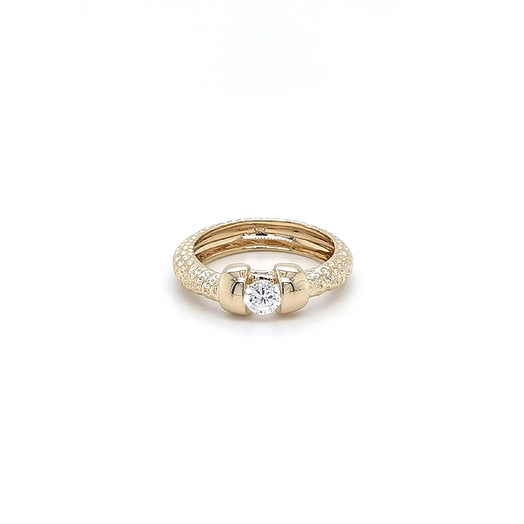 Nhẫn vàng đính đá zircon