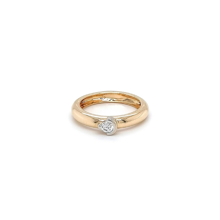 Nhẫn đính hôn bằng vàng với đá zircon
