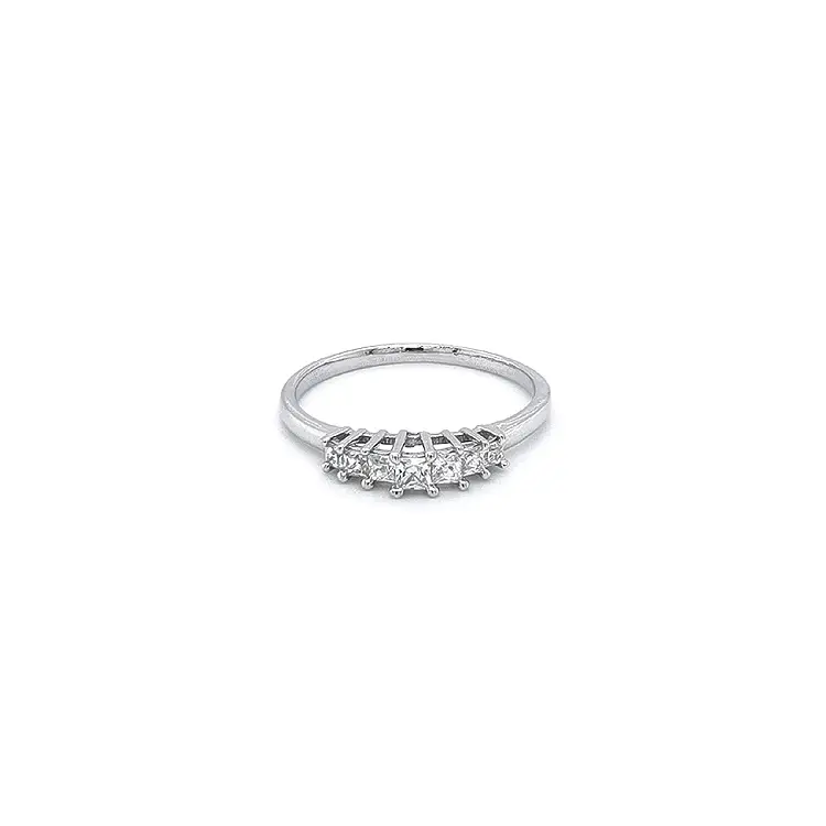 Nhẫn vàng trắng đính đá zircon trắng