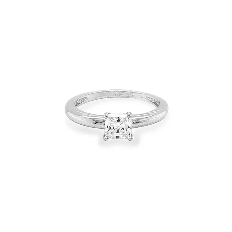 Nhẫn đính hôn bằng vàng với đá zircon