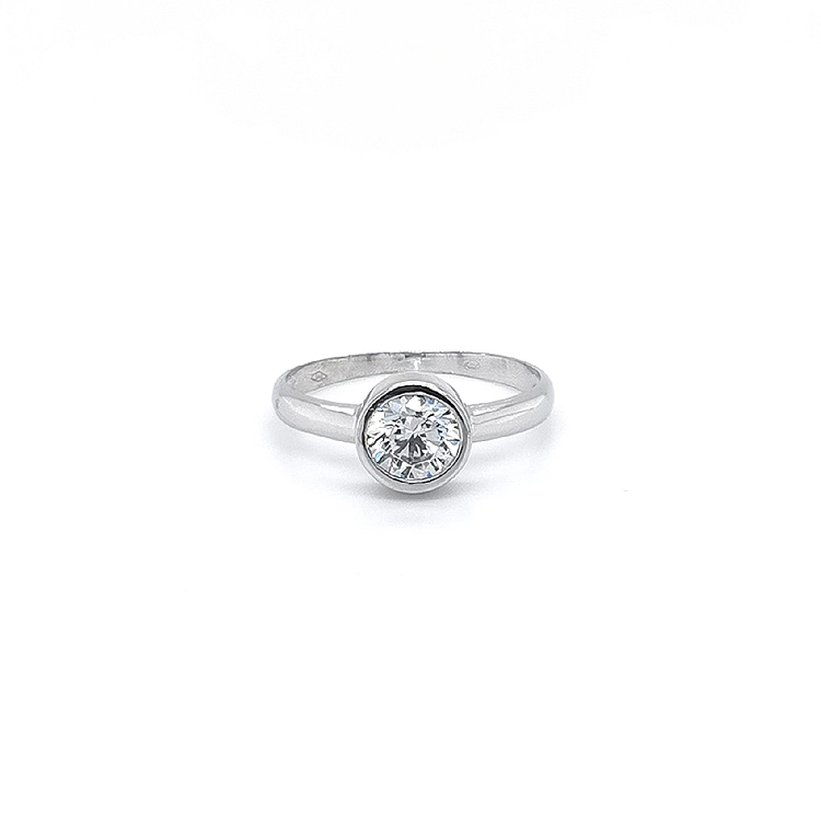 Nhẫn đính hôn với đá zircon