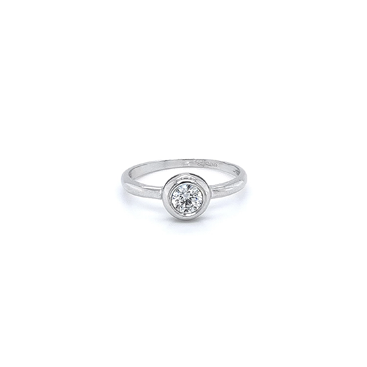 Nhẫn đính hôn bằng vàng trắng và zircon