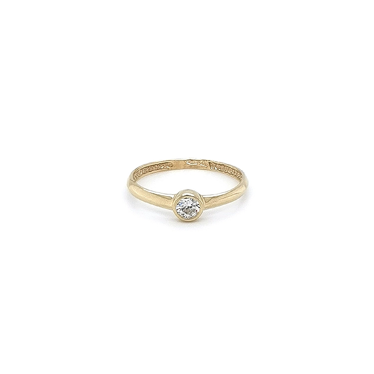 Nhẫn đính hôn bằng vàng với đá zircon