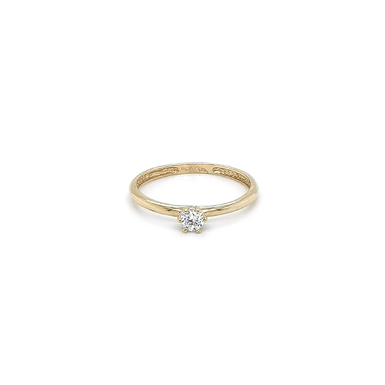 Nhẫn đính hôn bằng vàng với đá zircon