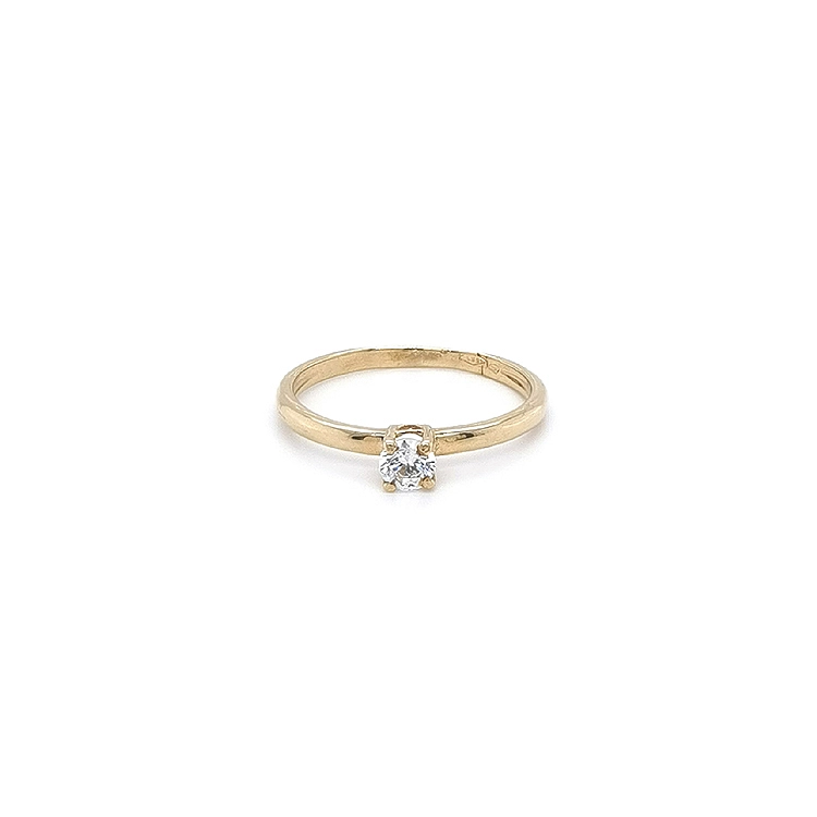 Nhẫn đính hôn bằng vàng với đá zircon
