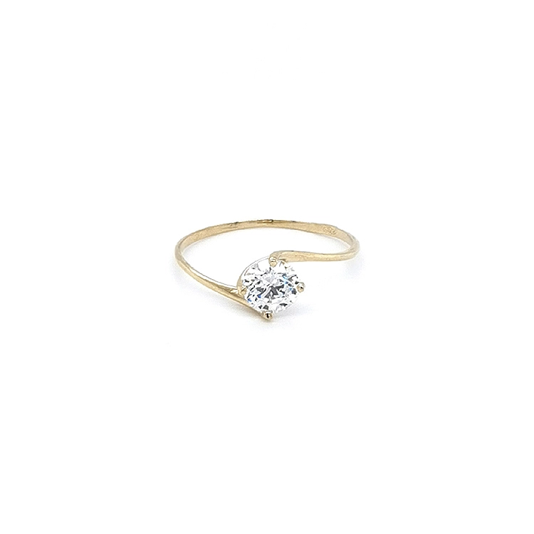 Nhẫn đính hôn bằng vàng với đá zircon