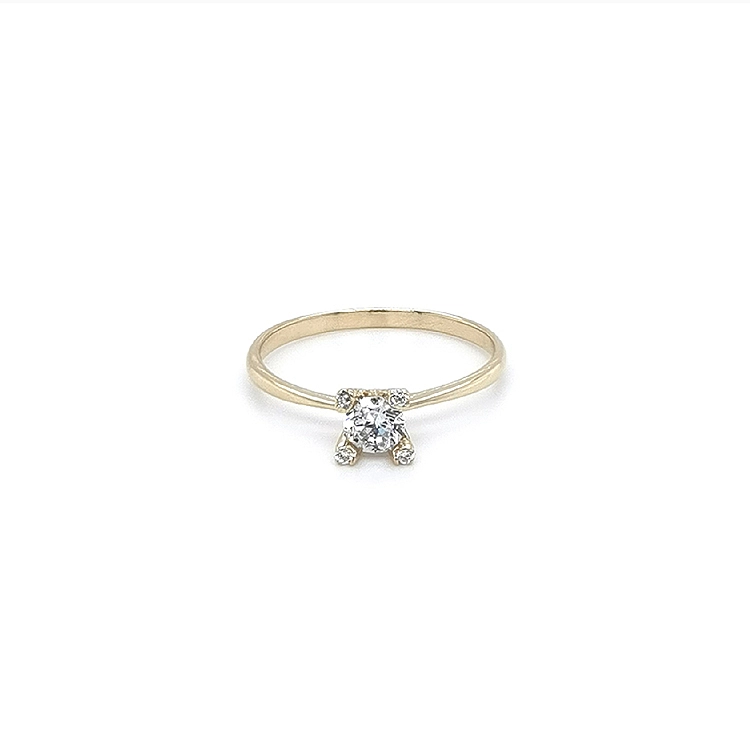 Nhẫn đính hôn bằng vàng với đá zircon