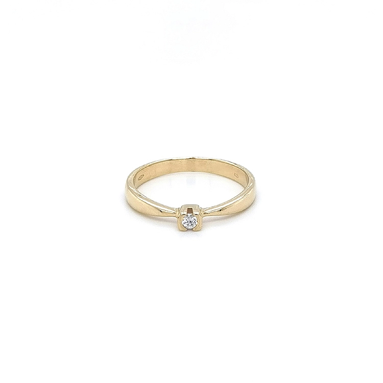 Nhẫn đính hôn bằng vàng với đá zircon
