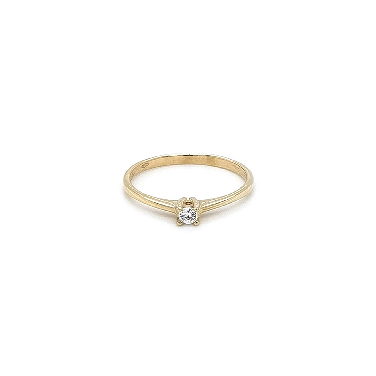 Nhẫn đính hôn bằng vàng với đá zircon