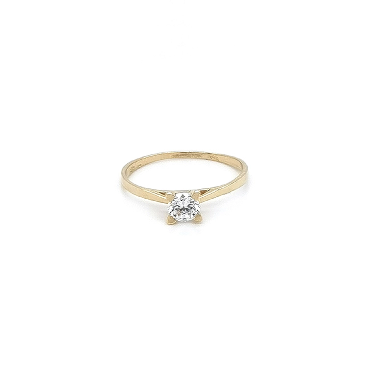 Nhẫn đính hôn bằng vàng với đá zircon