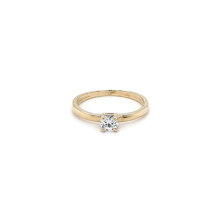 Nhẫn đính hôn bằng vàng với đá zircon