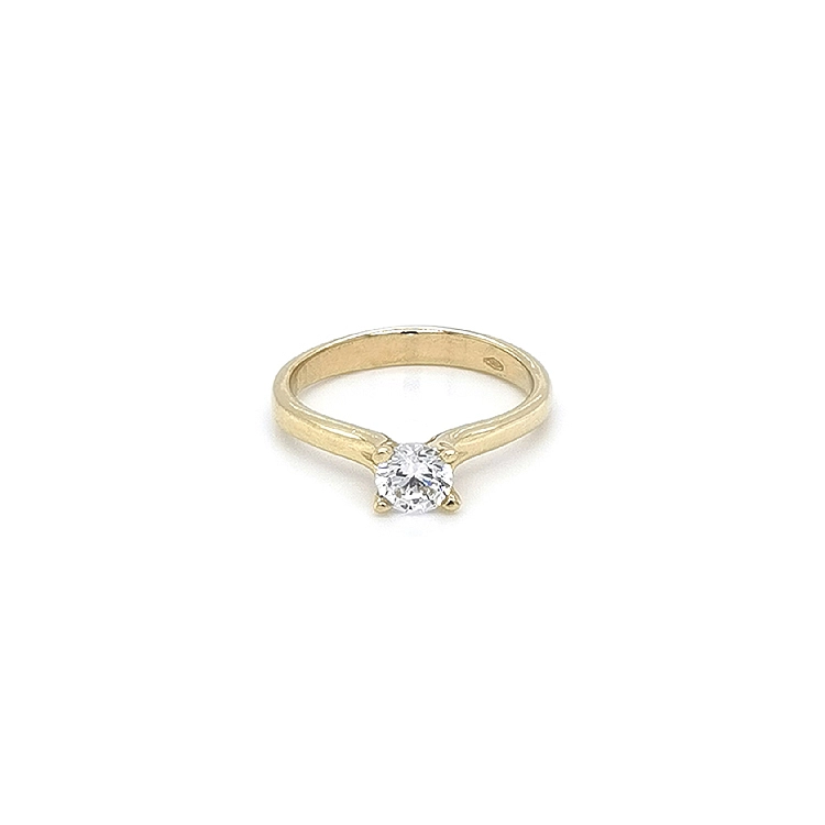 Nhẫn đính hôn bằng vàng với đá zircon