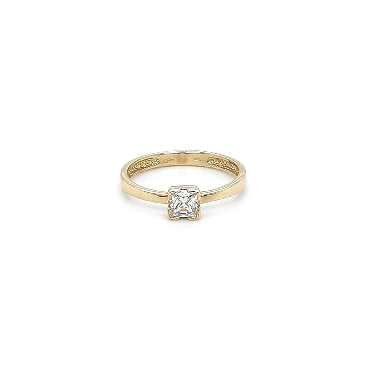 Nhẫn đính hôn bằng vàng với đá zircon